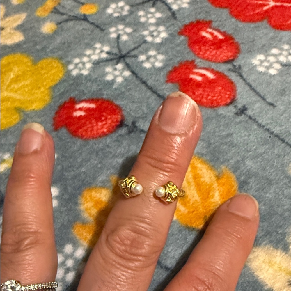 Si cute ring perl 18 k gold plated new never used